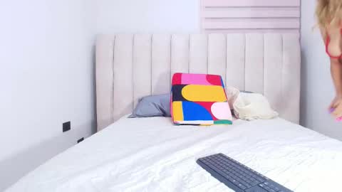 raven maxime online show from December 17, 3:00 am