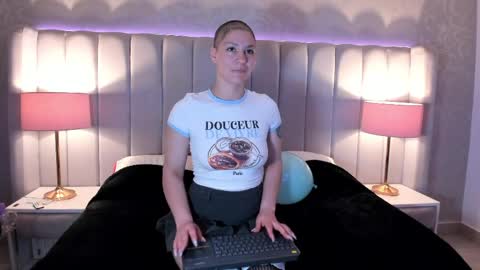 Ravenfox  online show from March 26, 6:37 am