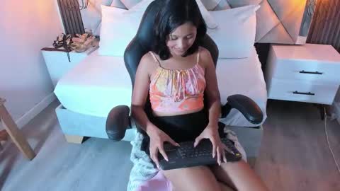 DONCELLA online show from February 4, 8:45 pm