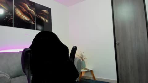 Snapshot of realalinacruz chatting on February 27, 7:47 pm Alina Cruz online show from February 27, 7:47 pm