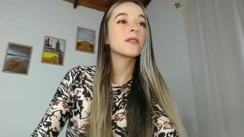 Snapshot of rebecca_johonsonn chatting on January 14, 11:58 pm Becca Johnsoon online show from January 14, 11:58 pm