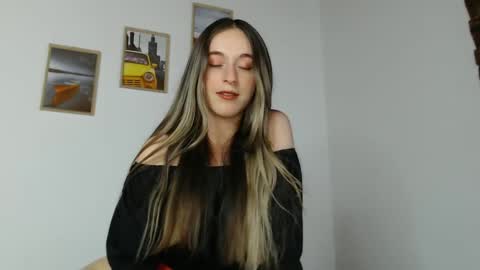 Snapshot of rebecca_johonsonn chatting on December 5, 6:55 pm Becca Johnsoon online show from December 5, 6:55 pm