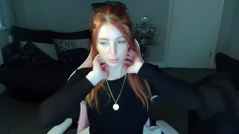 Snapshot of red_firesquirt chatting on January 6, 2:25 pm Red -  online show from January 6, 2:25 pm