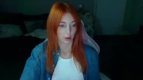 Snapshot of red_firesquirt chatting on December 24, 1:06 pm Red -  online show from December 24, 1:06 pm