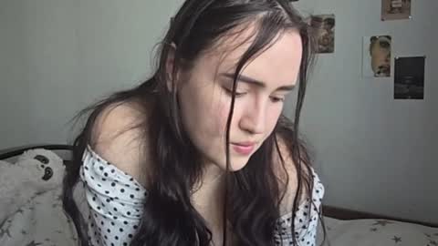 redginbluebersky online show from April 4, 9:52 am