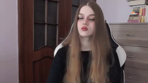 Lily online show from November 14, 2:33 am