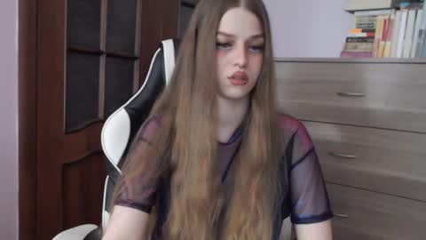 Lily online show from November 16, 2:35 am