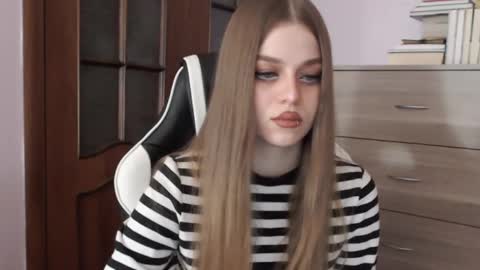 Lily online show from February 20, 2:32 am