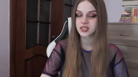 Snapshot of redhead_rabbit chatting on October 14, 1:30 am Lily online show from October 14, 1:30 am