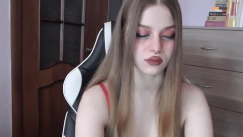 Snapshot of redhead_rabbit chatting on October 10, 2:38 am Lily online show from October 10, 2:38 am