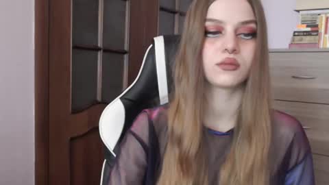 Snapshot of redhead_rabbit chatting on September 30, 3:12 am Lily online show from September 30, 3:12 am