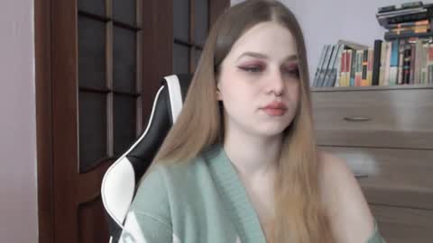 Snapshot of redhead_rabbit chatting on January 17, 2:29 am Lily online show from January 17, 2:29 am