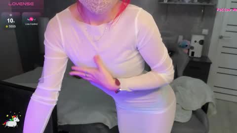 Stephanie online show from October 6, 6:19 am