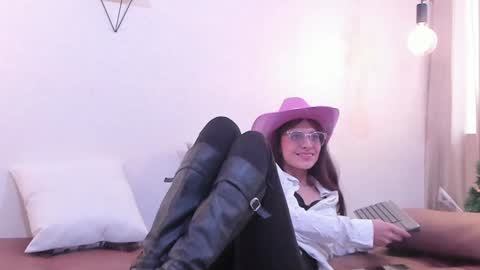 Snapshot of redmeloddy chatting on January 10, 8:15 pm Meloddy online show from January 10, 8:15 pm