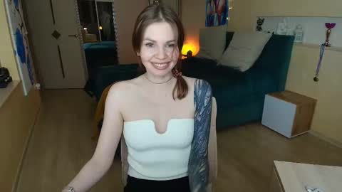 Snapshot of reginasparkle chatting on October 9, 8:02 pm Regina online show from October 9, 8:02 pm
