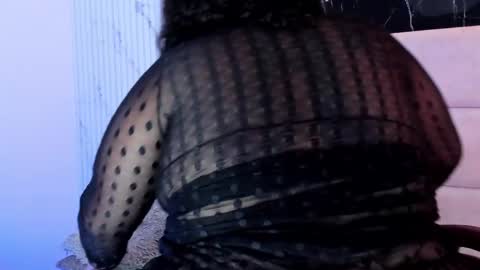 reginavegaa online show from December 4, 11:56 am