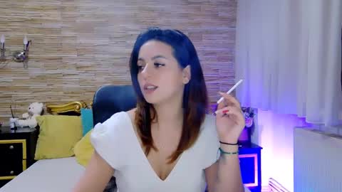 Snapshot of renesmesweet chatting on February 17, 12:05 pm renesmesweet online show from February 17, 12:05 pm