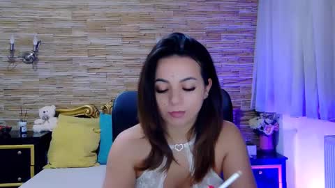 Snapshot of renesmesweet chatting on February 5, 11:23 am renesmesweet online show from February 5, 11:23 am