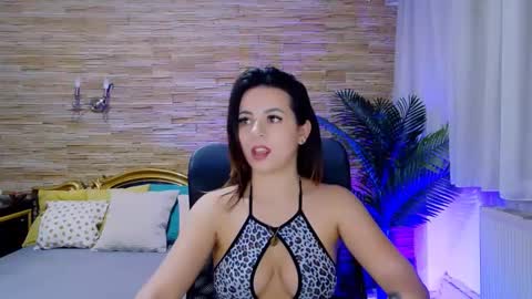 Snapshot of renesmesweet chatting on February 19, 12:33 pm renesmesweet online show from February 19, 12:33 pm