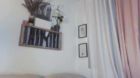 Snapshot of rhaenyra_ chatting on December 10, 3:44 pm Rhaenyra online show from December 10, 3:44 pm