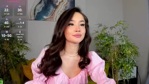 Layla online show from March 5, 10:00 am