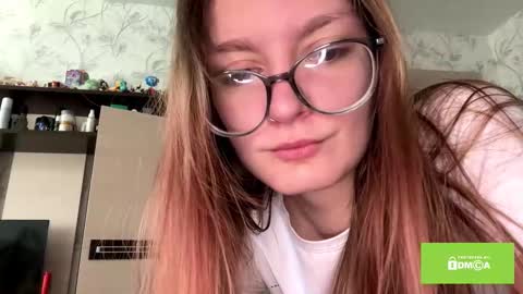 robynsentinella online show from December 16, 12:49 am