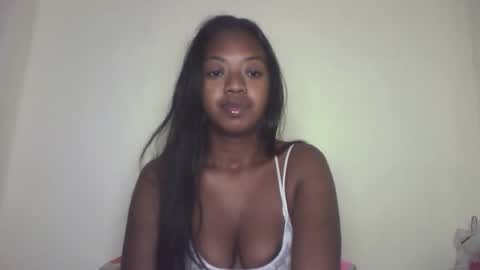 rochellinah online show from April 15, 7:53 am