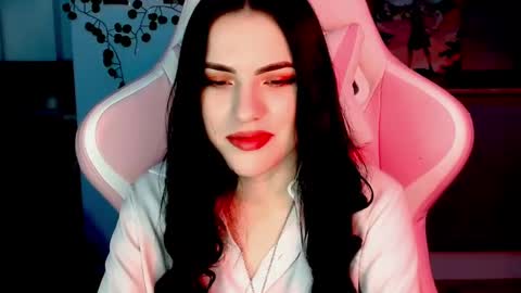 Sophie  online show from December 6, 9:32 am