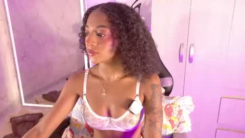 rolyloren1 online show from August 1, 6:21 pm