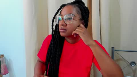 Snapshot of romantic_stargirl chatting on October 21, 3:49 pm Is A Belle online show from October 21, 3:49 pm