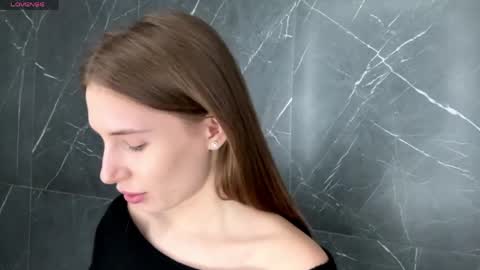 Ketlyn  is here now  help me get 50 thumbs up pls  online show from April 13, 8:37 am