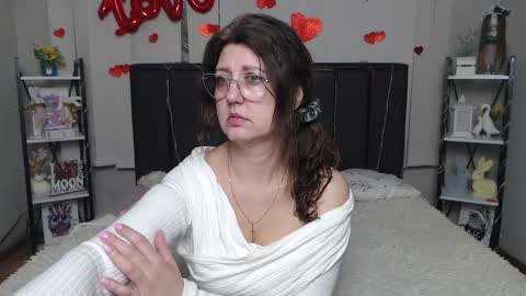 RoseHille online show from March 22, 8:42 am