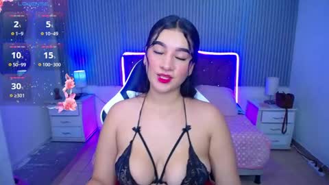 roses_liittle_ online show from April 16, 12:44 am