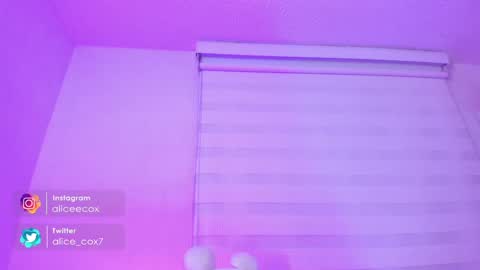 Snapshot of rosse_amyy chatting on February 10, 11:04 am online show from February 10, 11:04 am