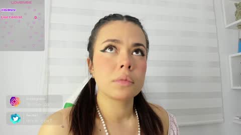Snapshot of rosse_amyy chatting on January 18, 11:11 am online show from January 18, 11:11 am