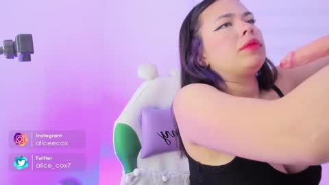 Snapshot of rosse_amyy chatting on March 8, 11:13 am online show from March 8, 11:13 am