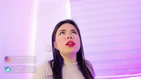 Snapshot of rosse_amyy chatting on March 9, 7:48 pm online show from March 9, 7:48 pm