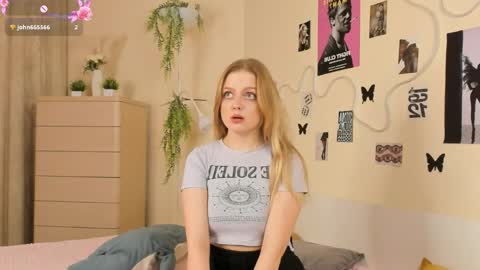 Im Luna online show from April 12, 9:17 pm