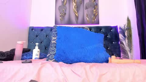 Roxanna online show from June 8, 11:00 am