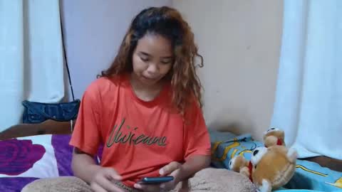Snapshot of roxanne_98 chatting on October 7, 5:01 am roxanne_98 online show from October 7, 5:01 am