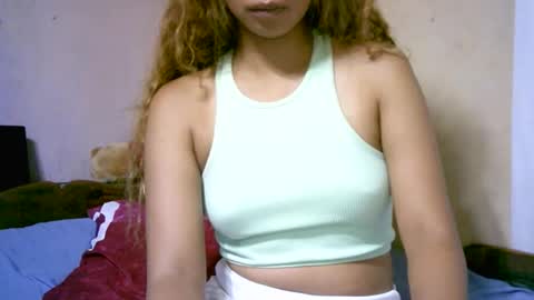 roxanne_98 online show from January 7, 11:41 pm