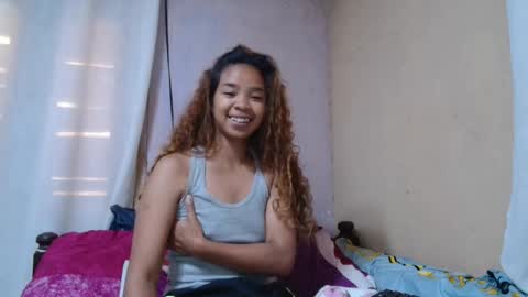 Snapshot of roxanne_98 chatting on October 8, 5:12 am roxanne_98 online show from October 8, 5:12 am