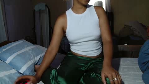 roxanne_98 online show from March 9, 4:04 am