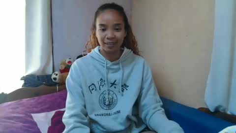 Snapshot of roxanne_98 chatting on October 11, 5:45 am roxanne_98 online show from October 11, 5:45 am