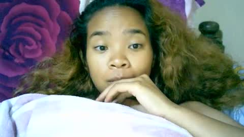 Snapshot of roxanne_98 chatting on October 5, 5:45 am roxanne_98 online show from October 5, 5:45 am