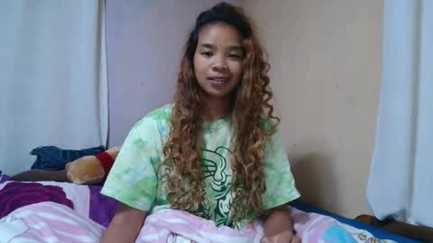 Snapshot of roxanne_98 chatting on October 10, 3:11 am roxanne_98 online show from October 10, 3:11 am