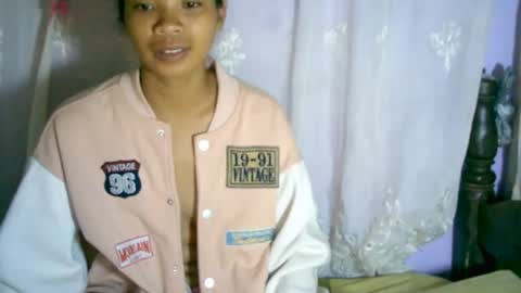 Snapshot of roxanne_98 chatting on February 15, 3:09 am roxanne_98 online show from February 15, 3:09 am