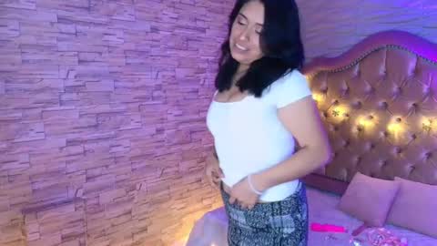 roxanne_han online show from September 27, 12:01 pm