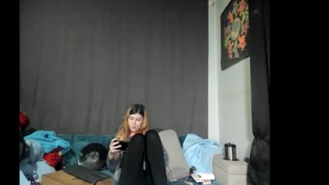 roxihazeleyes online show from December 18, 7:35 am