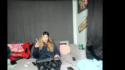 roxihazeleyes online show from February 14, 9:55 am